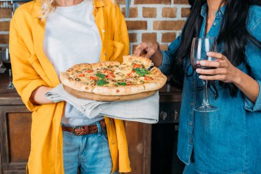 Pizza yeme kadınlar 