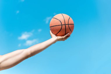 basketbol topu ile el