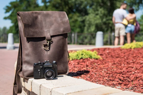 Leather bag and camera — Stock Photo, Image