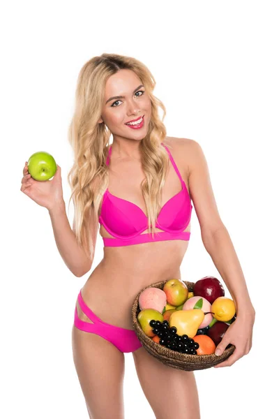 Женщина в купальнике с фруктами — стоковое фото