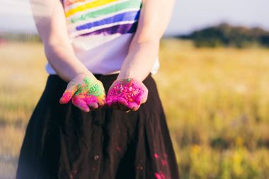 holi Festivali kadın