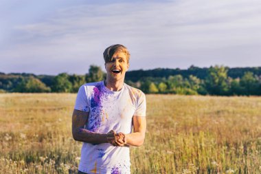 adam holi Festivali