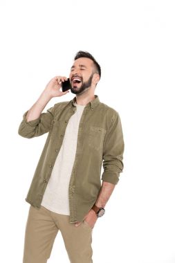 smartphone üzerinde konuşan adam