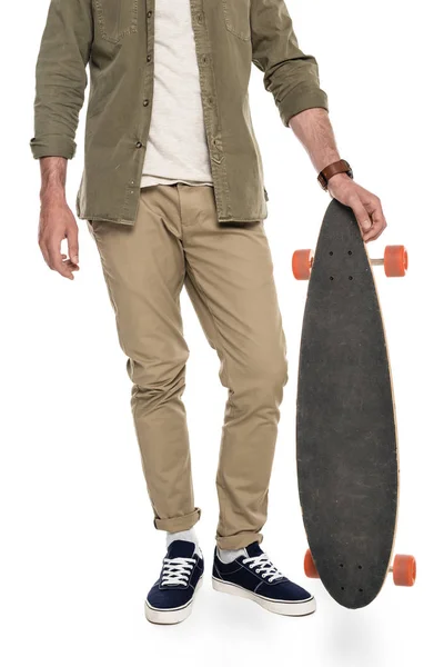 Hombre sosteniendo longboard — Foto de stock gratuita