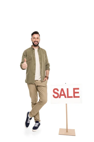 Uomo con segno di vendita mostrando pollice in su — Foto Stock