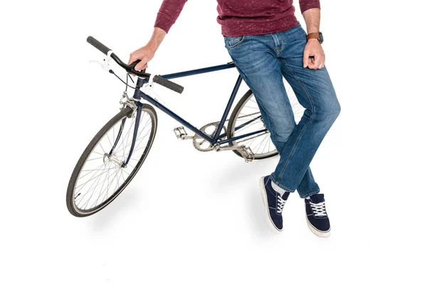 Man leaning on bicycle — Free Stock Photo