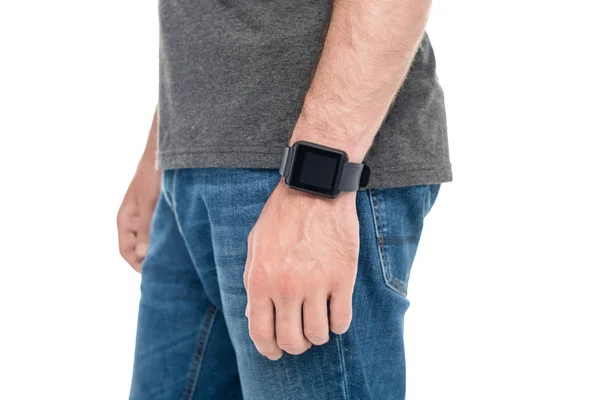 Muž s hodinkami smartwatch na zápěstí — Stock fotografie