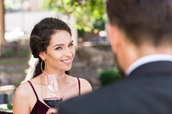 Coppia durante appuntamento romantico — Foto stock gratuita