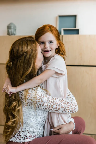 Happy mother and daughter hugging — Free Stock Photo