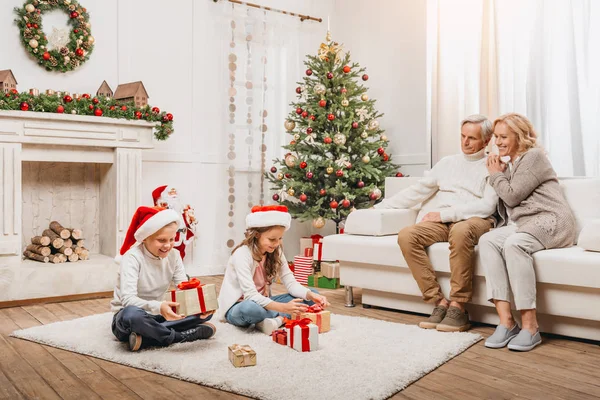 Happy family celebrating christmas — Stock Photo, Image