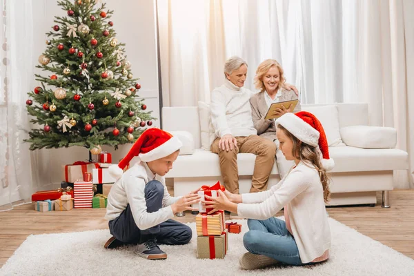 Weihnachten feiern — Stockfoto