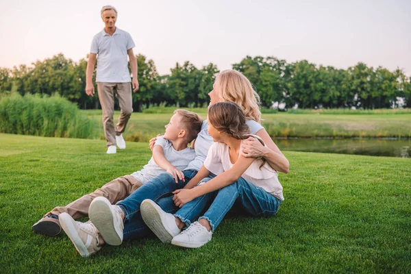 Lycklig familj — Stockfoto