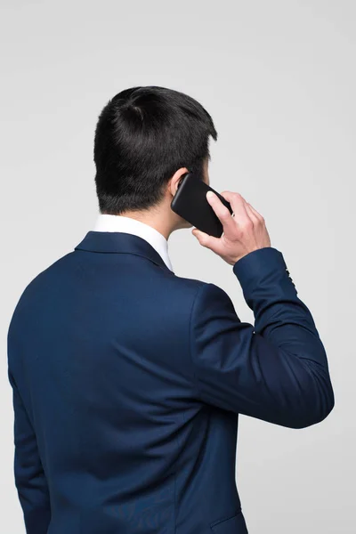 Businessman talking on phone — Free Stock Photo