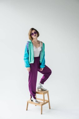 vintage elbiseli şık kadın