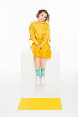 tüm sarı genç kız