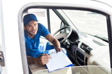 delivery man with clipboard clipart