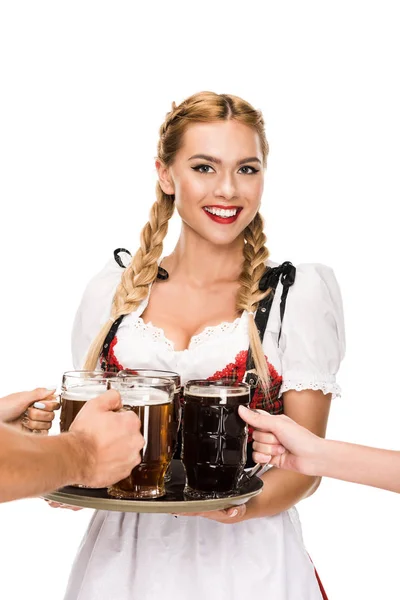 Servitrisen med öl på Oktoberfest — Stockfoto