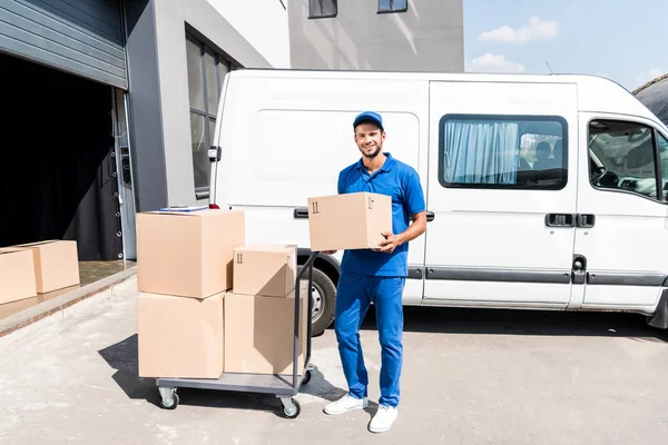 Delivery man with box — Stock Photo, Image