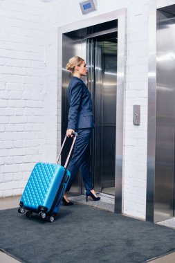 işkadını çanta Asansör girme