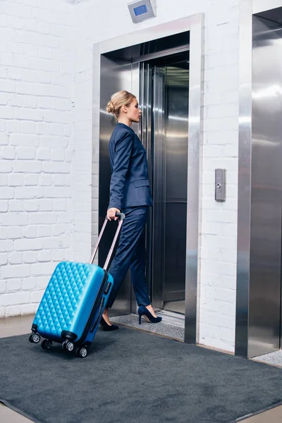 işkadını çanta Asansör girme