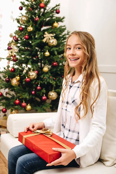 Teenager with christmas present — Stock Photo, Image