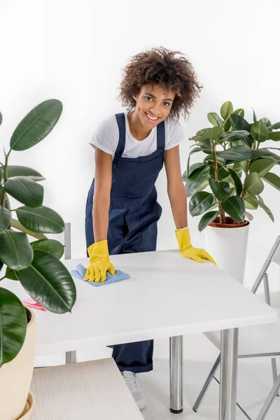 Cleaner wiping table — Stock Photo, Image