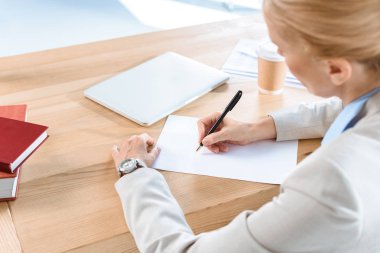 işkadını yazılı belgelerle kalem