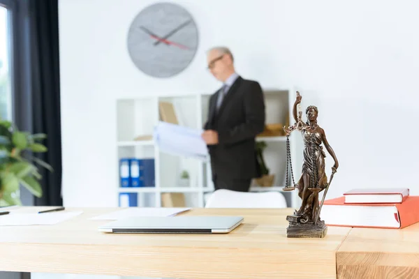 Femida sculpture on table — Stock Photo, Image