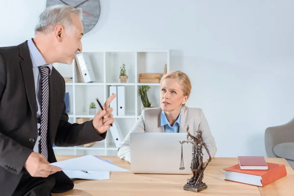 Lawyers discussing plans — Stock Photo, Image