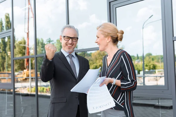 iş arkadaşları belge ile