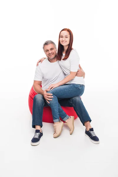 Couple in bean bag chair — Stock Photo, Image