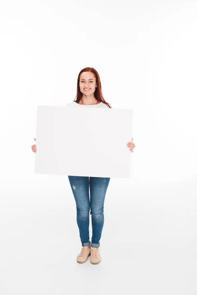 Chica sosteniendo tarjeta vacía — Foto de Stock