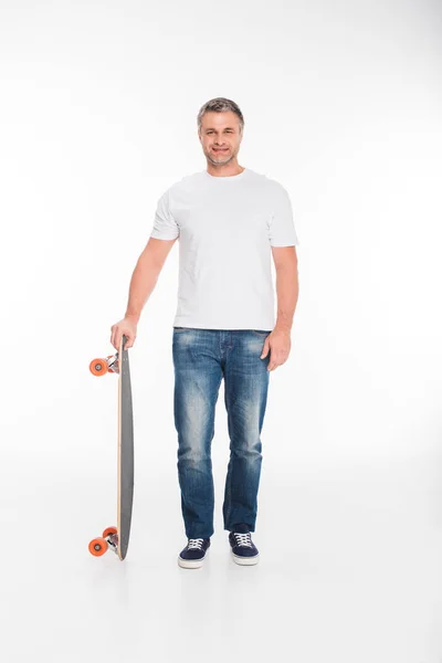 Skateboarder de sex masculin pe longboard — Fotografie, imagine de stoc