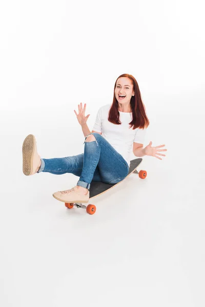 Skate fêmea no longboard — Fotografia de Stock Grátis