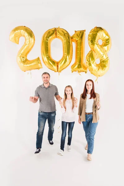 Familj med ballonger för nyår — Stockfoto