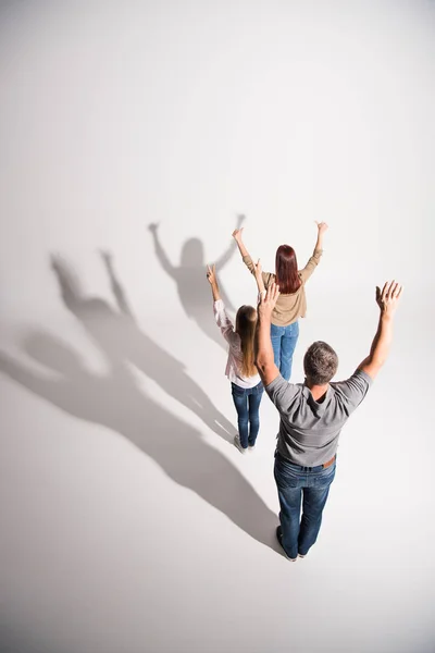 Family with raised arms — Stock Photo, Image