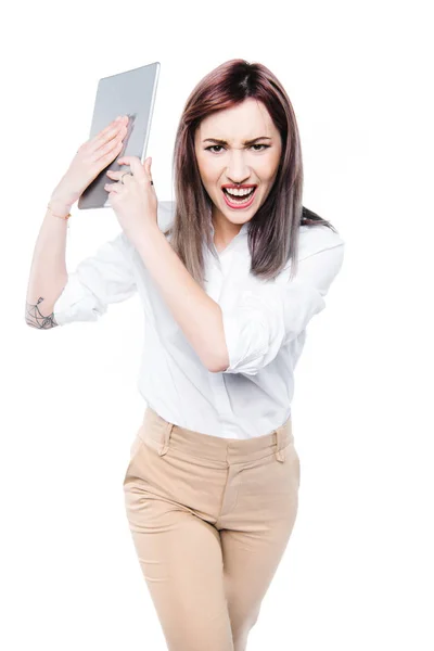 Mujer de negocios enojado con tableta digital — Foto de Stock