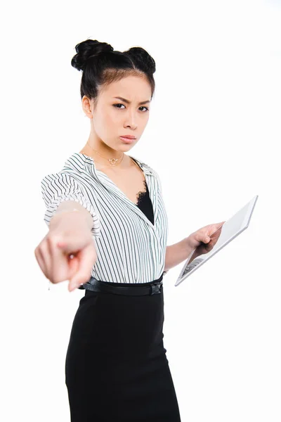 Angry businesswoman with tablet — Free Stock Photo