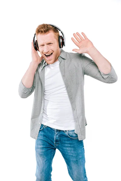 Hombre gritando y escuchando música — Foto de stock gratis