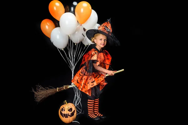 Pequeña bruja con escoba y globos —  Fotos de Stock