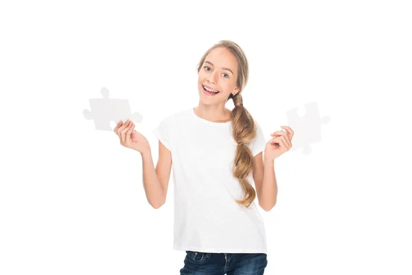 Подросток с кусочками головоломки — стоковое фото