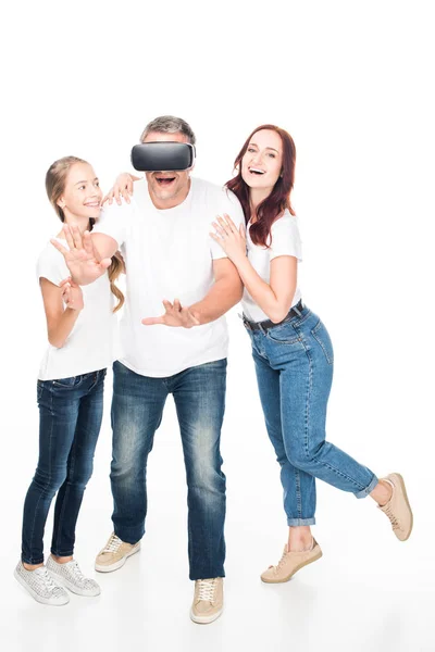 Family using vr headset — Stock Photo, Image