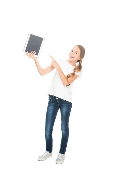 Adolescente apuntando a la tableta digital — Foto de Stock