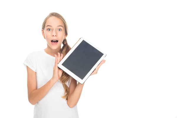 Adolescent présentant tablette numérique — Photo