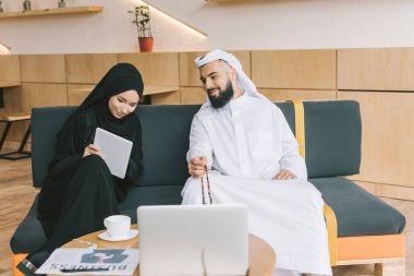 muslim businesspeople having conversation clipart
