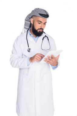 Müslüman doktor tablet kullanma