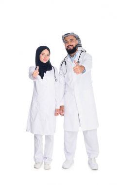 erkek ve kadın Müslüman doktorlar