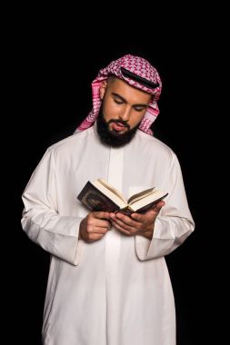 muslim man reading quran clipart