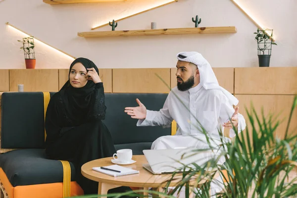 Muslim couple having argument — Stock Photo, Image