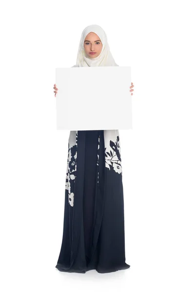 Muslim woman holding blank board — Stock Photo, Image